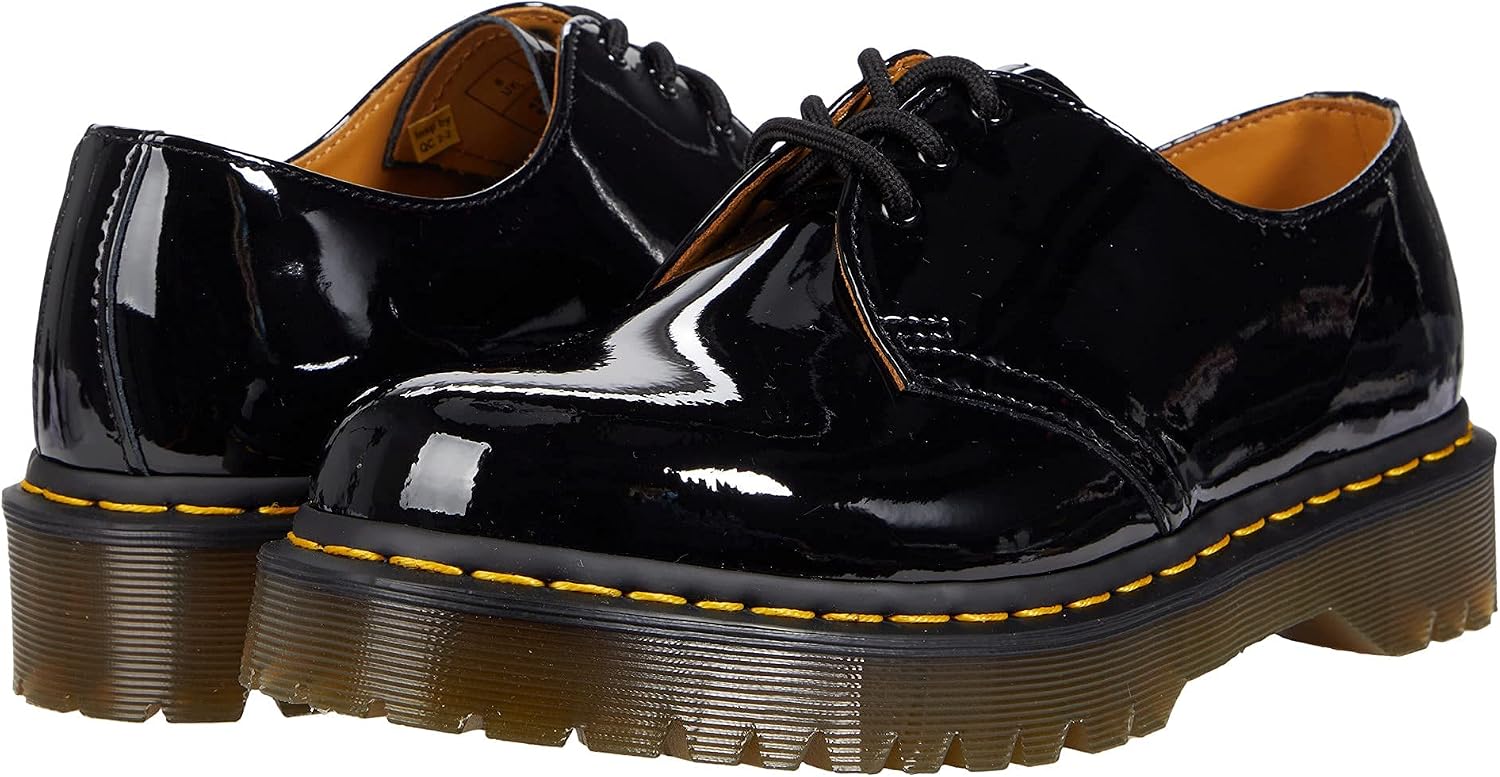 Dr. Martens Unisex 1460 Leather 8 Eye Boot Black Patent Lamper
