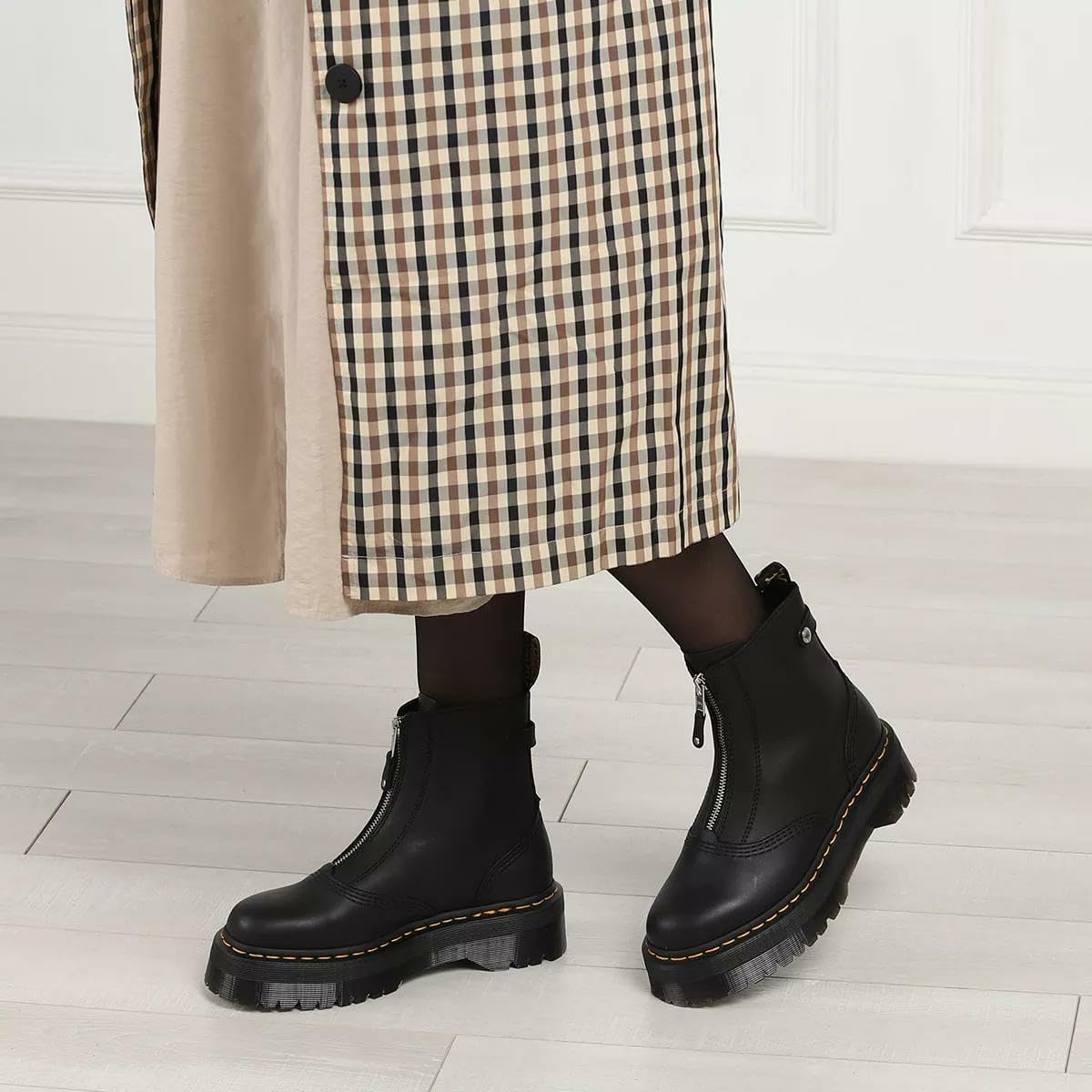 Dr. Martens womens Jetta Sendal Leather Boot Black Sendal