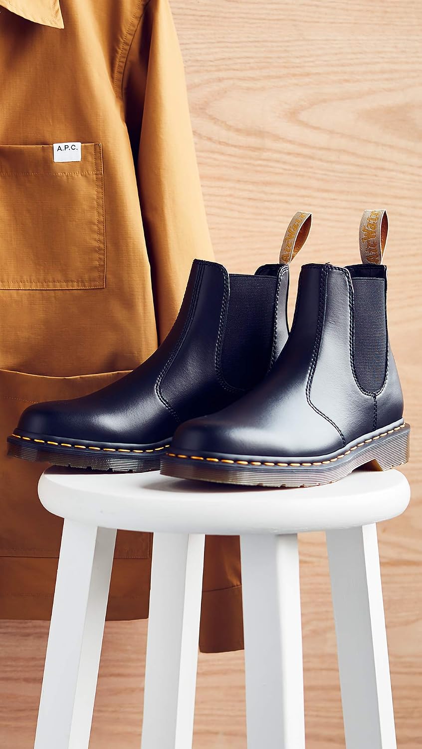 Dr. Martens unisex-adult 2976 Smooth Leather BootChelsea Boot