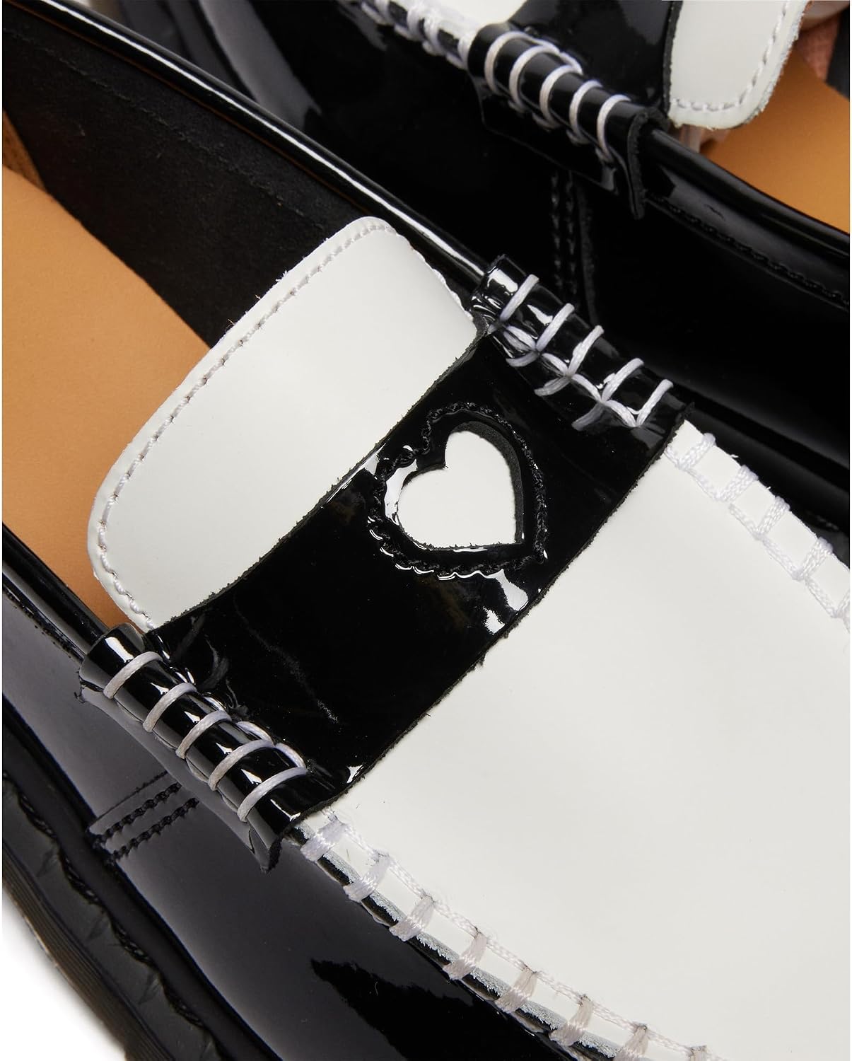 Dr. Martens Womens Penton Heart BlackWhite