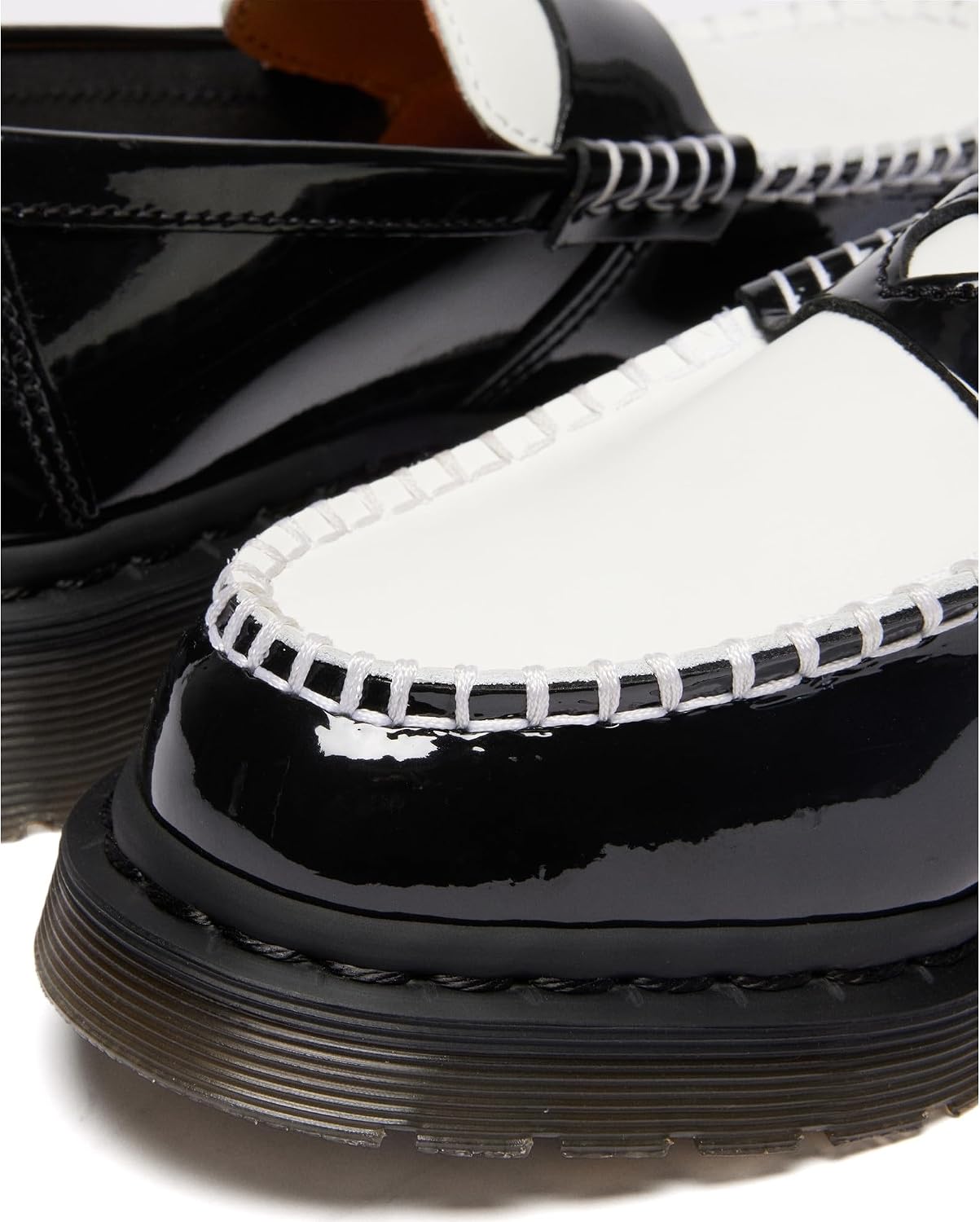 Dr. Martens Womens Penton Heart BlackWhite
